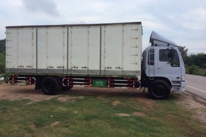 HINO ไฮเทคFF1J (สมอเงิน )ปี47 เครื่อง210 แรง เครื่องดี ครัทซีสวย ตู้10บาน ยาว7.2 ม. ขาย 700,000 บาท(ติดต่อศุภากร 081-4252943)