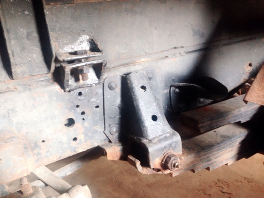 ISUZU NPR 115 HP 4BD1 หกล้อดั๊มพ์ กระบะดั๊มพ์เหล็ก 4 ตันความยาว 3.60 เมตรสภาพดี ช่วงล่างใหญ่ติด F หน้า F หลัง เครื่องแห้งแรงดี หัวเก๋งไม่มีผุภายในคอนโซลครบพร้อม เกียร์สั้น ช่วงล่างแน่น ยาง 8.25 ขอบ 16 สภาพดี 70\% พร้อมบรรทุกพร้อมใช้งาน เอกสารเล่มทะเบียนครบ