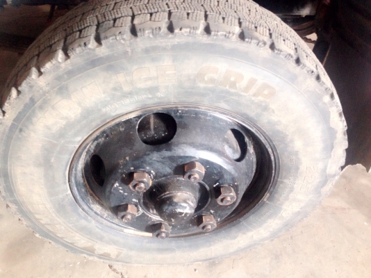 ISUZU NPR 115 HP 4BD1 หกล้อดั๊มพ์ กระบะดั๊มพ์เหล็ก 4 ตันความยาว 3.60 เมตรสภาพดี ช่วงล่างใหญ่ติด F หน้า F หลัง เครื่องแห้งแรงดี หัวเก๋งไม่มีผุภายในคอนโซลครบพร้อม เกียร์สั้น ช่วงล่างแน่น ยาง 8.25 ขอบ 16 สภาพดี 70\% พร้อมบรรทุกพร้อมใช้งาน เอกสารเล่มทะเบียนครบ