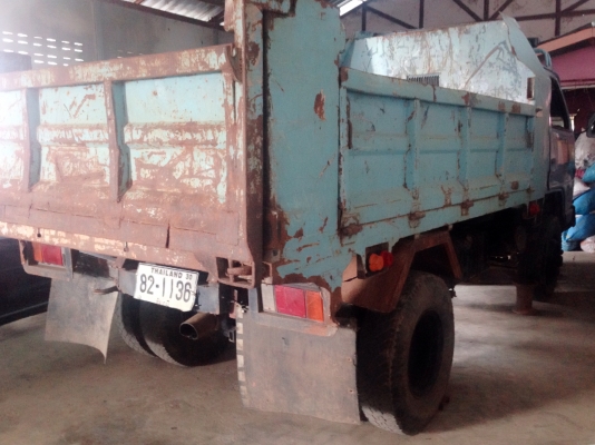 ISUZU NPR 115 HP 4BD1 หกล้อดั๊มพ์ กระบะดั๊มพ์เหล็ก 4 ตันความยาว 3.60 เมตรสภาพดี ช่วงล่างใหญ่ติด F หน้า F หลัง เครื่องแห้งแรงดี หัวเก๋งไม่มีผุภายในคอนโซลครบพร้อม เกียร์สั้น ช่วงล่างแน่น ยาง 8.25 ขอบ 16 สภาพดี 70\% พร้อมบรรทุกพร้อมใช้งาน เอกสารเล่มทะเบียนครบ