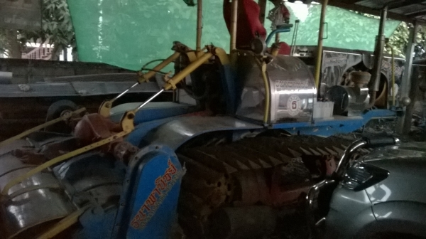 ขายรถตีดินรถแทรก สวยใช้งานน้อย