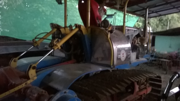 ขายรถตีดินรถแทรก สวยใช้งานน้อย