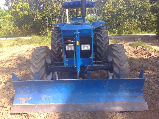 ขายรถฟอร์ด  6640  คานคาโล่  2  เพลา ดันหน้า  หาง  3  เล่มทะเบืยน   พร้อมใช้