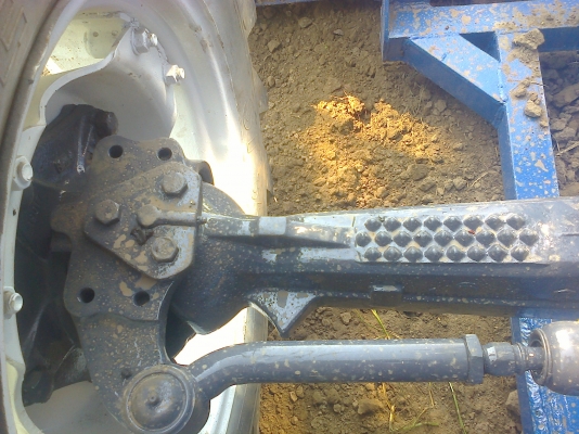 ขายรถฟอร์ด  6640  คานคาโล่  2  เพลา ดันหน้า  หาง  3  เล่มทะเบืยน   พร้อมใช้