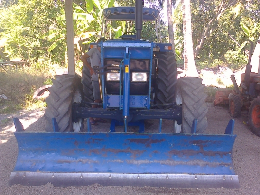 ขายรถฟอร์ด  6640  คานคาโล่  2  เพลา ดันหน้า  หาง  3  เล่มทะเบืยน   พร้อมใช้