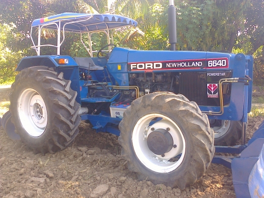 ขายรถฟอร์ด  6640  คานคาโล่  2  เพลา ดันหน้า  หาง  3  เล่มทะเบืยน   พร้อมใช้