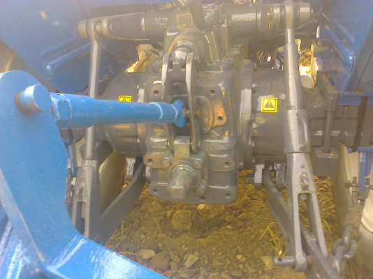 ขายรถฟอร์ด  6640  คานคาโล่  2  เพลา ดันหน้า  หาง  3  เล่มทะเบืยน   พร้อมใช้