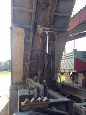 รถอีซูซุ 10 ล้อดั้ม 270 แรงม้า. ปี 48  ( ขายแม่ , ลูก )  สนใจติดต่อ 081 - 6079515