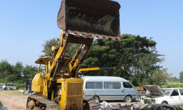 รถตักตีนตะขาบ catterpilla d4