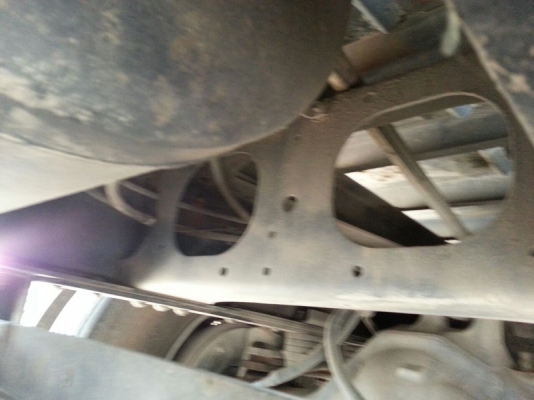 รถฮีโน่ 10 ล้อ รั้ว ( ไม่ดั้ม )  FM2P  260 แรงม้า. ปี 55  สนใจติดต่อ 081 - 6079515