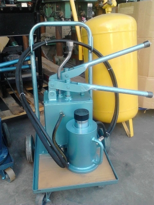 ขายแม่แรงรถใหญ่30ตัน ของใหม่ ขายถูก11,000บ. ไม่ไกลส่งให้ได้คร้าบ