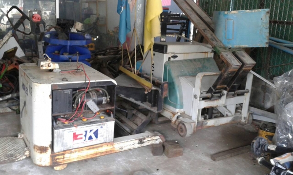 ขายรถยก 900 กก ราคา 16000 บาท