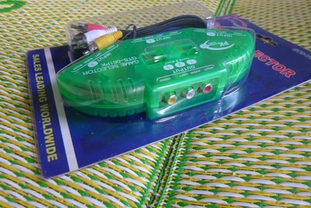 ตัวแยกสัญญาณ  ใช้ต่อพ่วงเพิ่มช่องสัญญาณ AV   ( สำหรับ TV  /  เครื่องเล่นต่างๆ  ที่มี AV  ) 250 บาท.-