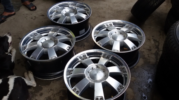 ขายล้อ lenso 6รูขอบ18ชุดละ7500