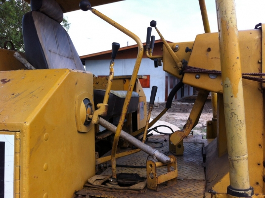 ขายรถแทรกเตอร์ CAT D5-B เกียตัด ตีนไก่ รถสวย ช่วงล่างเต็ม   สนใจโทรจองด่วน