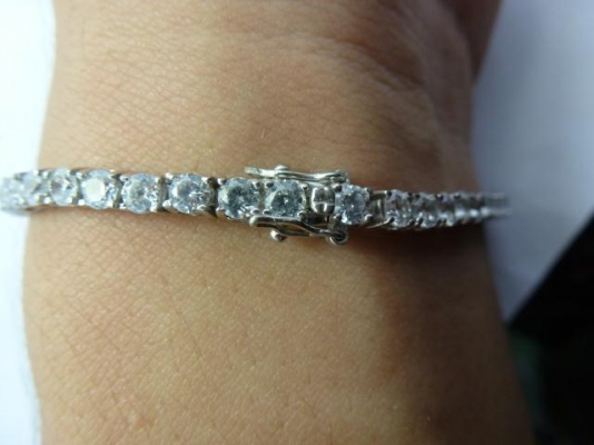 สร้อยข้อมือเงินฝังเพชรสวิส