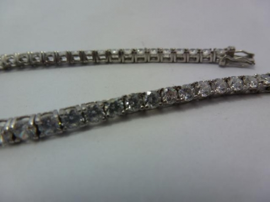 สร้อยข้อมือเงินฝังเพชรสวิส