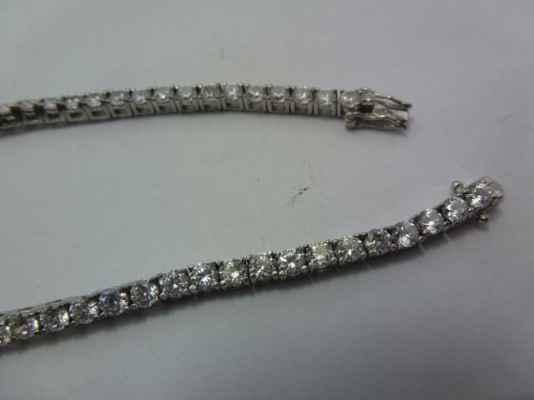 สร้อยข้อมือเงินฝังเพชรสวิส