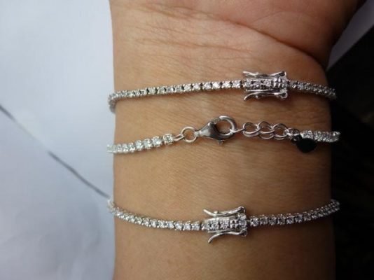 สร้อยขัอมือเงินฝังเพชรสวืส 3 เส้น