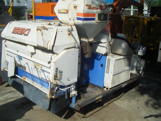 รถเกี่ยวข้าวนั่งขับญี่ปุ่น รถเกี่ยวข้าวนั่งขับญี่ปุ่น