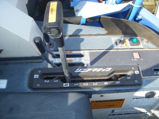 รถเกี่ยวข้าวนั่งขับญี่ปุ่น รถเกี่ยวข้าวนั่งขับญี่ปุ่น