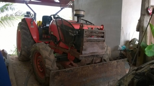 ขายรถไถ KUBOTA รุ่น M7040 รถปี 50 ใช้งานน้อยแค่ 6,000 ชั่วโมง ดันดินอย่างเดียวไม่เคยทำงานในไร่สวน มีผานดันหน้าและผาน 3 เอกสารทะเบียนครบ ราคาต่อรองได้ครับ