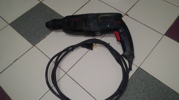 ขายสว่านโรตารี่3ระบบยี่ห้อBoschรุ่นGBH 2-26DREของแท้ๆพร้อมใช้งานครับ