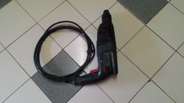 ขายสว่านโรตารี่3ระบบยี่ห้อBoschรุ่นGBH 2-26DREของแท้ๆพร้อมใช้งานครับ