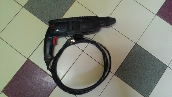 ขายสว่านโรตารี่3ระบบยี่ห้อBoschรุ่นGBH 2-26DREของแท้ๆพร้อมใช้งานครับ