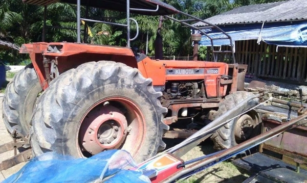รถไถ kubota 8030