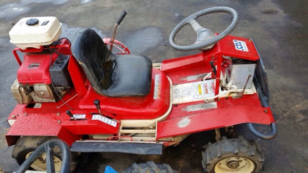 รถตัดหญ้านั่งขับ เครื่องฮอนด้า11แรง เก่าญี่ปุ่น