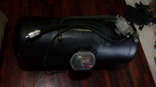 ขายเครื่องโตโยต้า JZ พร้อมเกียร์กล่องครบ พร้อมชุดแก๊ส ถัง 90 ลิตร