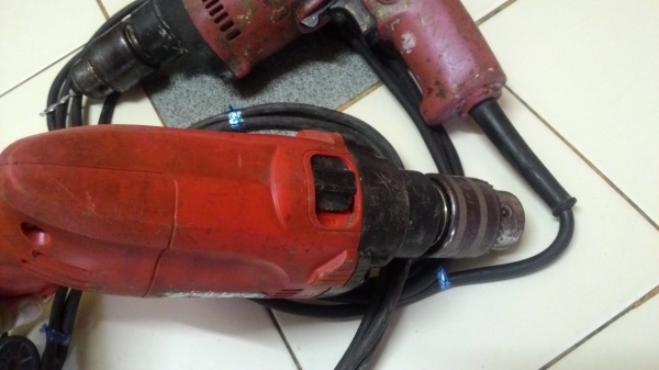 ขายสว่านไฟฟ้าหัว4หุนเจาะกระแทกปูนได้2ระบบพร้อมซ้ายขวายี่ห้อMaktecรุ่นMT811พร้อมใช้งาน ขายสว่านไฟฟ้าหัว4หุนเจาะกระแทกปูนได้2ระบบพร้อมซ้ายขวายี่ห้อMaktecรุ่นMT811พร้อมใช้งาน