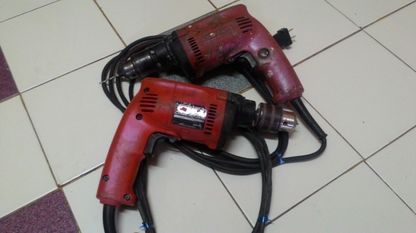 ขายสว่านไฟฟ้าหัว4หุนเจาะกระแทกปูนได้2ระบบพร้อมซ้ายขวายี่ห้อMaktecรุ่นMT811พร้อมใช้งาน ขายสว่านไฟฟ้าหัว4หุนเจาะกระแทกปูนได้2ระบบพร้อมซ้ายขวายี่ห้อMaktecรุ่นMT811พร้อมใช้งาน