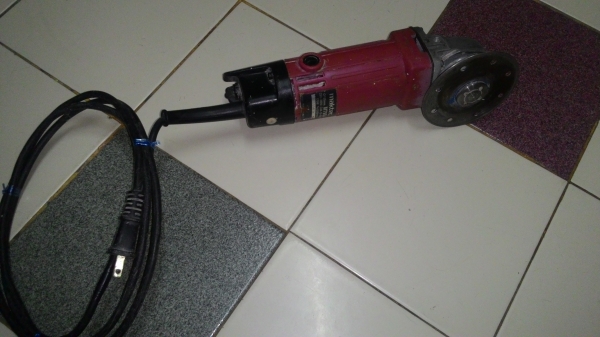 ขายหินเจียขนาดใบ4นิ้วยี่ห้อ Maktecรุ่นmt954สภาพดีพร้อมใช้งานมีหลายตัวคับ ขายหินเจียขนาดใบ4นิ้วยี่ห้อ Maktecรุ่นmt954สภาพดีพร้อมใช้งานมีหลายตัวคับ