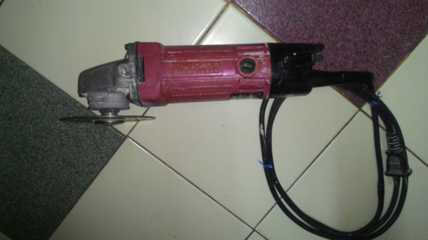 ขายหินเจียขนาดใบ4นิ้วยี่ห้อ Maktecรุ่นmt954สภาพดีพร้อมใช้งานมีหลายตัวคับ ขายหินเจียขนาดใบ4นิ้วยี่ห้อ Maktecรุ่นmt954สภาพดีพร้อมใช้งานมีหลายตัวคับ