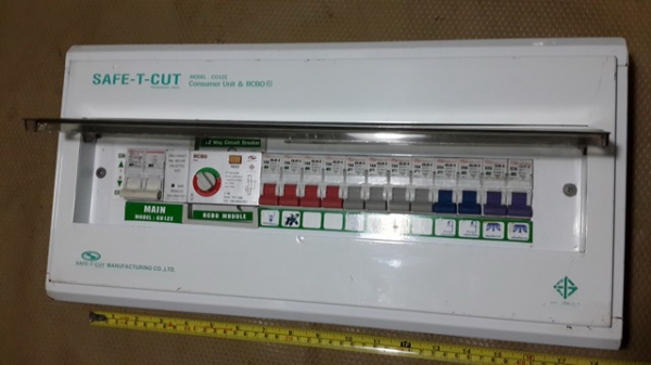 Load Center ของSAFT-T-CUT  ครบตามรูปครับ กันไฟรั่ว ปรับกระแสได้ ลูกเซอกิท12  ตัว  เมน50A