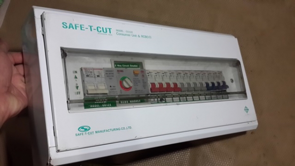 Load Center ของSAFT-T-CUT  ครบตามรูปครับ กันไฟรั่ว ปรับกระแสได้ ลูกเซอกิท12  ตัว  เมน50A