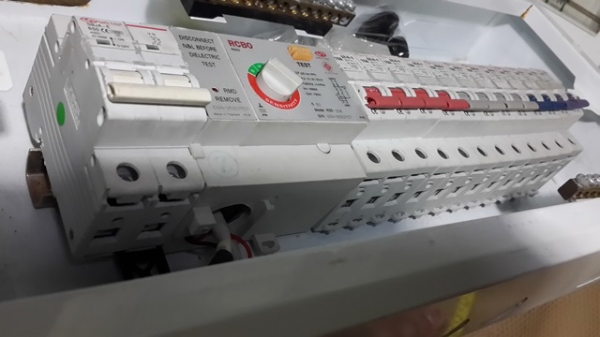 Load Center ของSAFT-T-CUT  ครบตามรูปครับ กันไฟรั่ว ปรับกระแสได้ ลูกเซอกิท12  ตัว  เมน50A