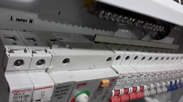 Load Center ของSAFT-T-CUT  ครบตามรูปครับ กันไฟรั่ว ปรับกระแสได้ ลูกเซอกิท12  ตัว  เมน50A