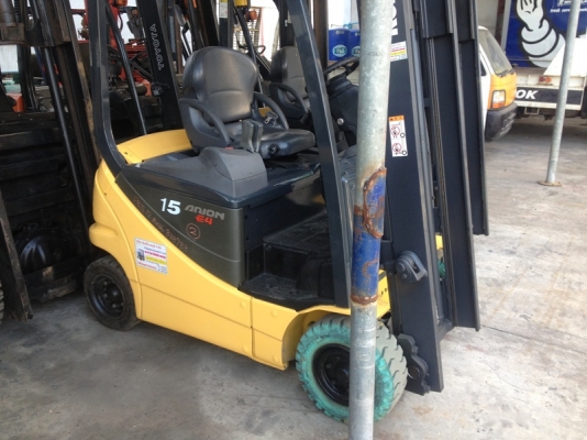 ขายรถยกKomatsu โฟล์คลิฟท์  รุ่น  FB15 ขนาด1.5ตันรุ่นใหม่ ไฟฟ้าเกียร์ออโต้  เสา3เมตร