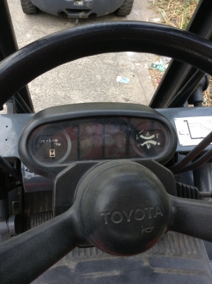 +++ ขายโฟล์คลิฟท์  TOYOTA 6FD15   รุ่น 6    ขนาด  1.5  ตัน  เครื่องยนต์ดีเซล  เสา  3 เมตร  เกียร์ออโตเมติค  งา 1,070  มม.  ยางตันครับ