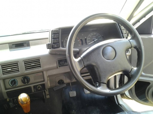 ISUZU 4 ประตู ปี 96 เครื่อง 2500 ISUZU 4 ประตู ปี 96 เครื่อง 2500