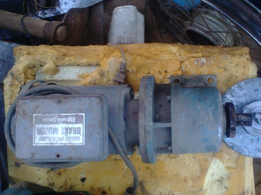 มอเตอร์เลื่อนประตูมี 3  ตัวครับของนอกครับ สำหรับใช้เลื่อนประตครับ ตัวใหญ่ 3000  ครับ ตัวกลาง 2000  ครับ  ตัวเล็ก 1500 ครับ