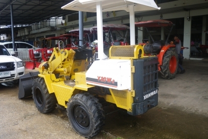 รถตักยันม่าร์ ขับเคลื่อน 4 ล้อ