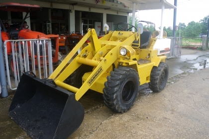 รถตักยันม่าร์ ขับเคลื่อน 4 ล้อ