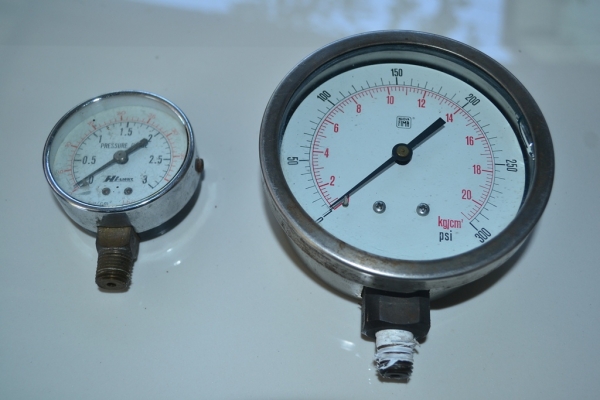 เกจวัดแรงดัน 40 PSI , 300 PSI