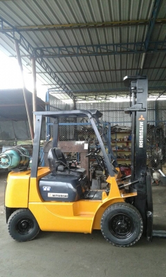 ขายถูก  ล้างสต๊อกเก่าสิ้นปี รถยกติดแก๊ส LPG ยกได้2.5 ตัน เสาสูง 4 เมตร เกียร์ออโต้