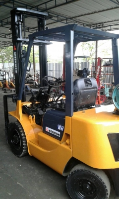 ขายถูก  ล้างสต๊อกเก่าสิ้นปี รถยกติดแก๊ส LPG ยกได้2.5 ตัน เสาสูง 4 เมตร เกียร์ออโต้