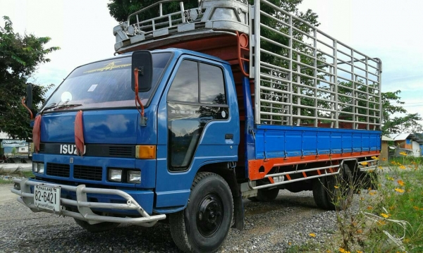 รถบรรทุก 6 ล้อใหญ่ ISUZU เครื่อง 110  ราคา 295,000 บ.